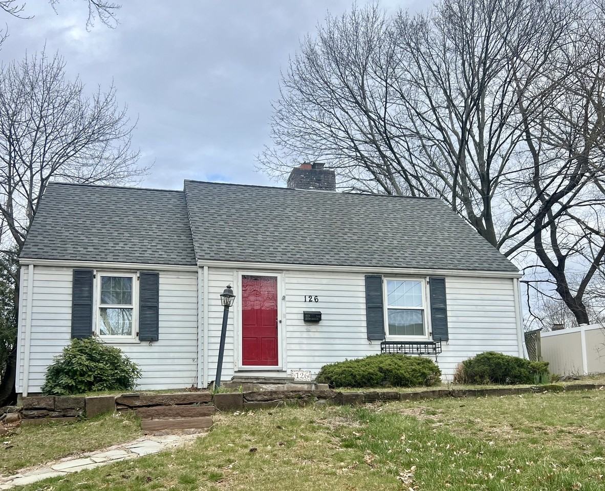126 S Main St - Photo 2 of 16