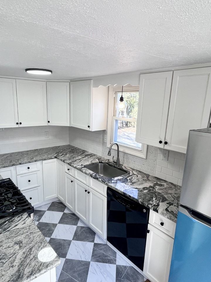 126 S Main St - Photo 5 of 16