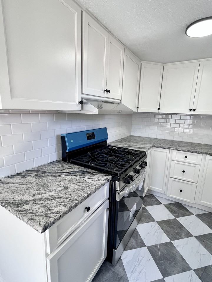 126 S Main St - Photo 7 of 16