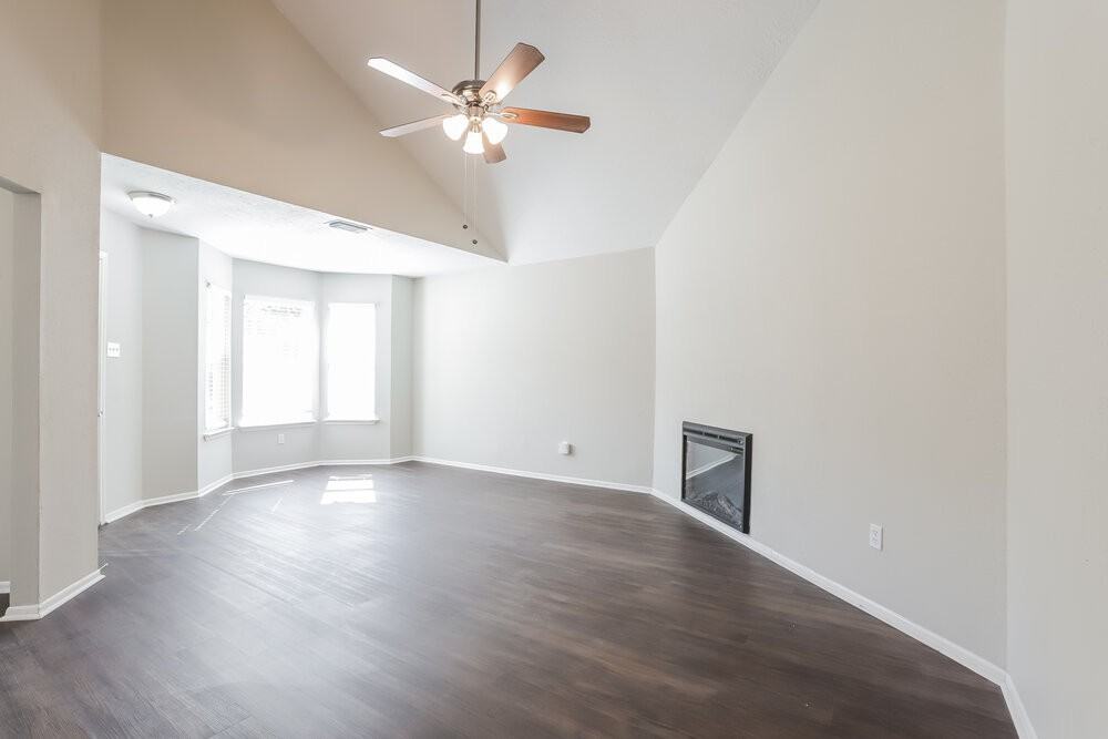 10318 Bushy Creek Dr - Photo 3 of 15
