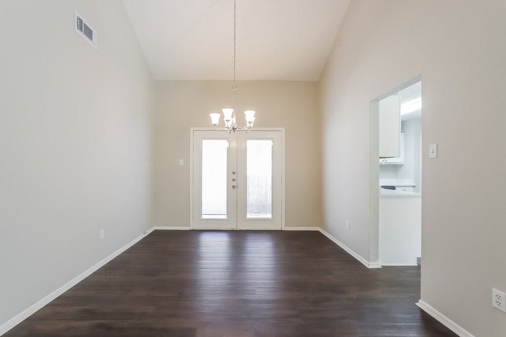10318 Bushy Creek Dr - Photo 5 of 15
