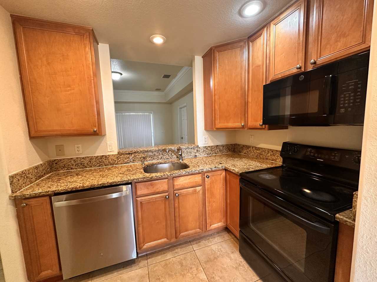 325 Se 23rd Ave #24 - Photo 4 of 25