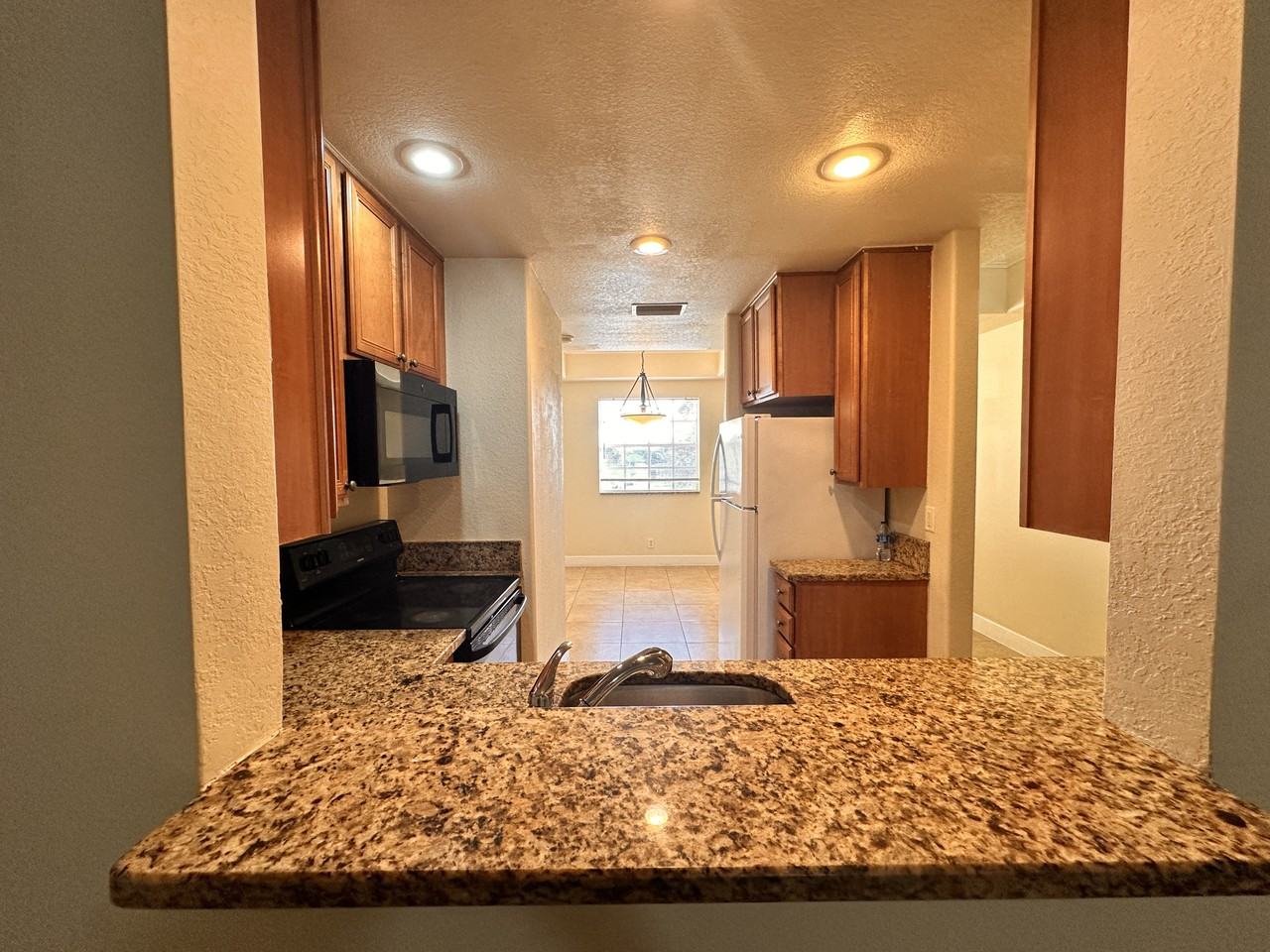325 Se 23rd Ave #24 - Photo 5 of 25