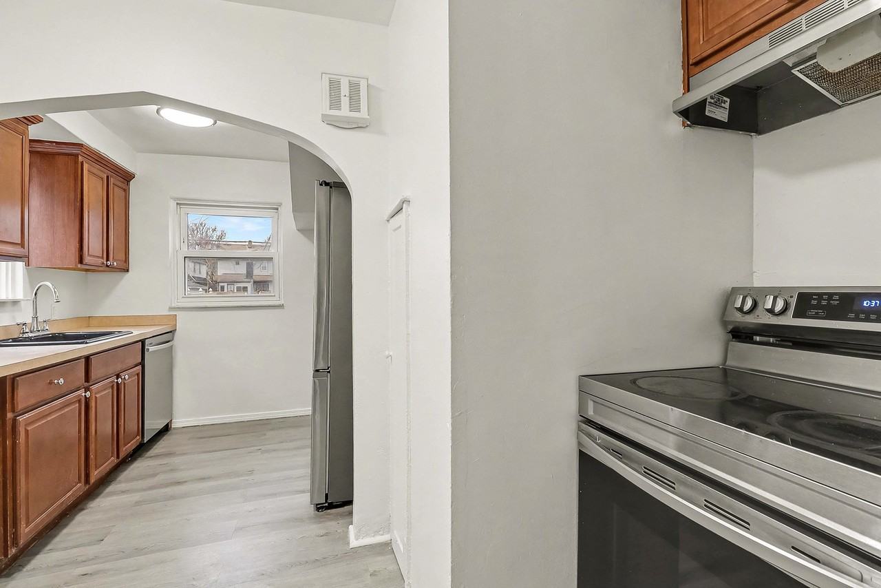 5959 Newport St - Photo 6 of 13