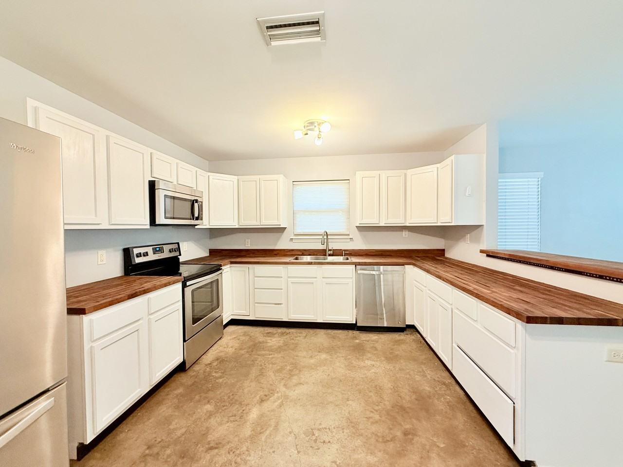 17048 Harry Jones Rd - Photo 2 of 11