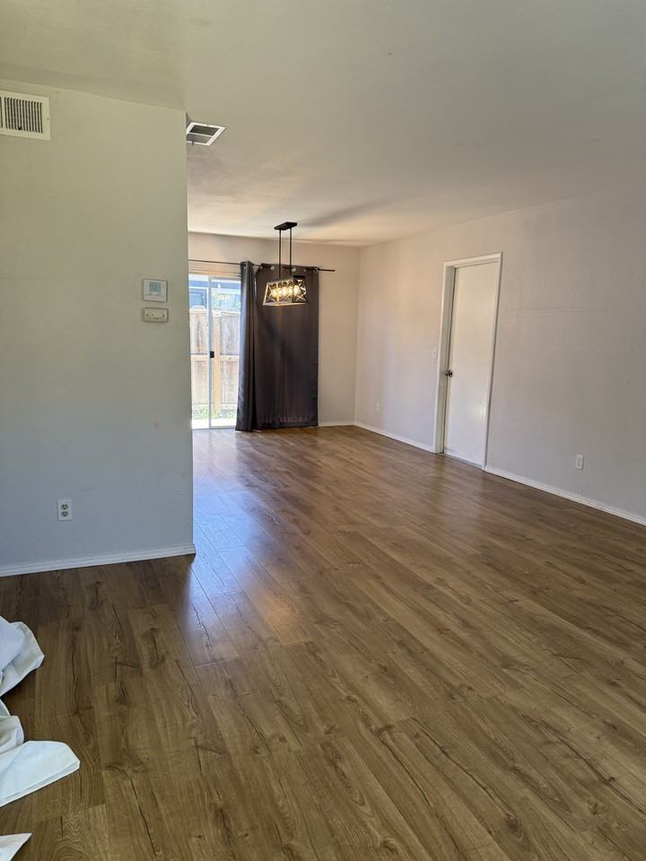 1505 Blackoak Dr #1501 - Photo 6 of 15