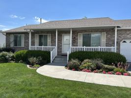 featured image of 735 Ne, #B