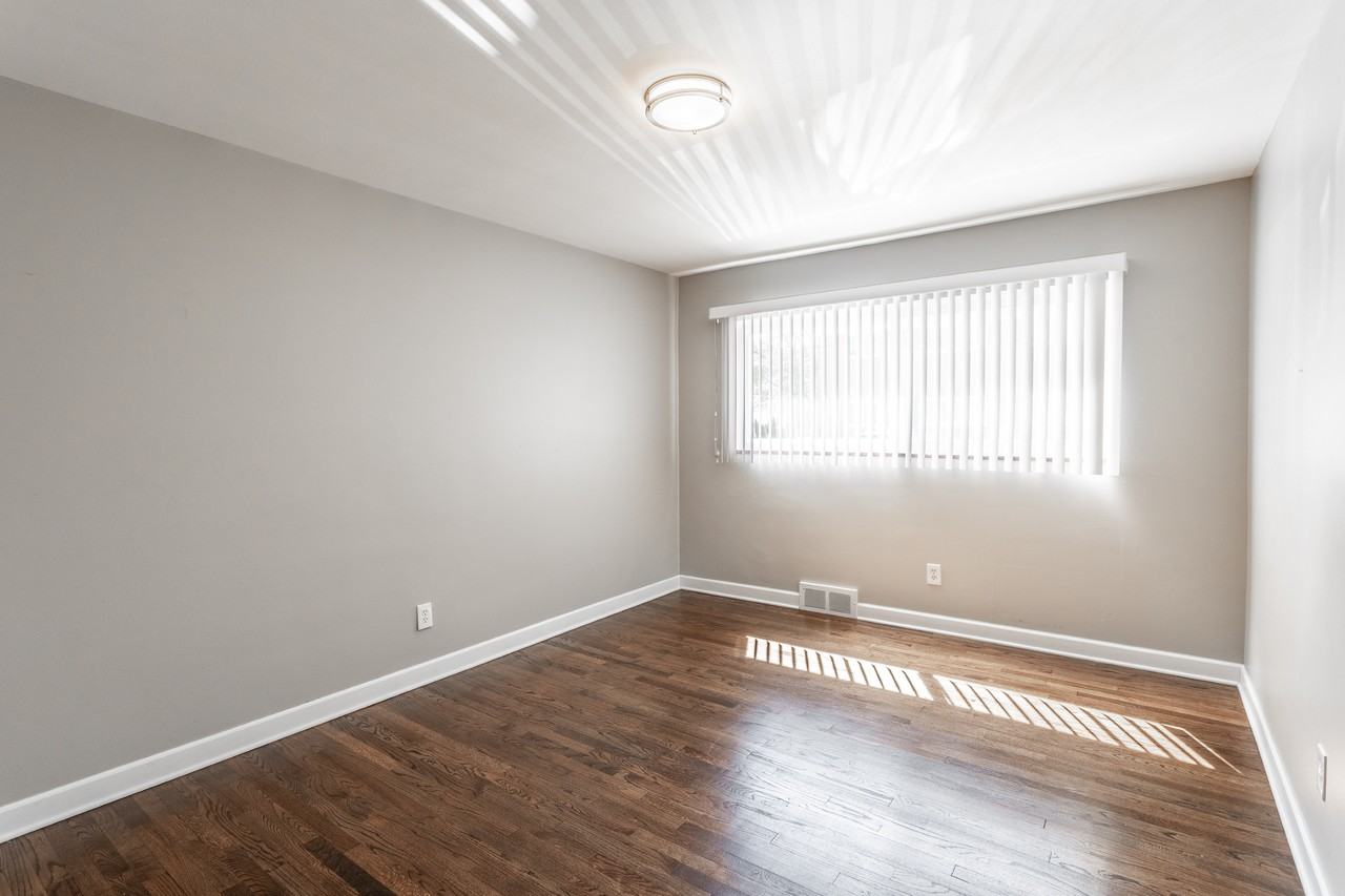 1909 Gardenia Ave #7 - Photo 3 of 12