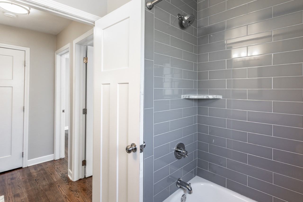 1909 Gardenia Ave #7 - Photo 4 of 12