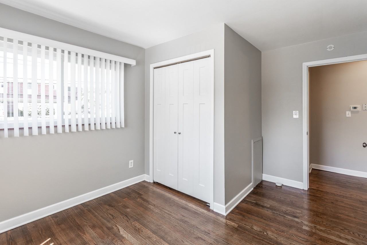1909 Gardenia Ave #7 - Photo 5 of 12