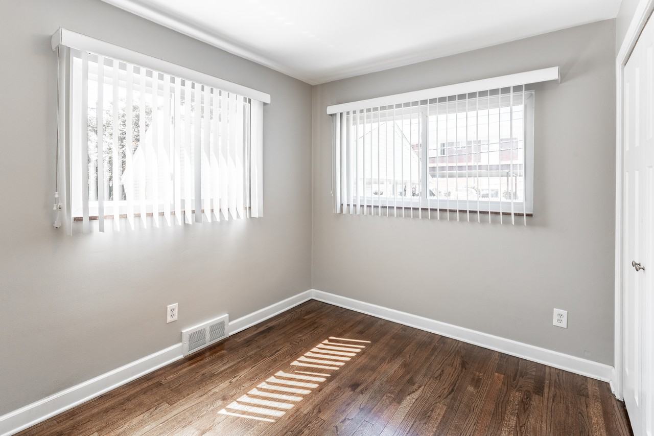 1909 Gardenia Ave #7 - Photo 7 of 12