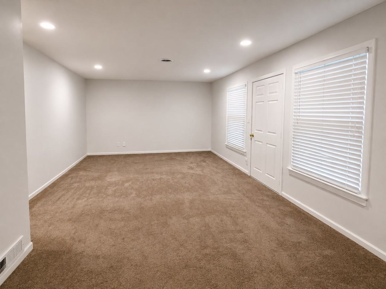10010 Donau Ln - Photo 2 of 7