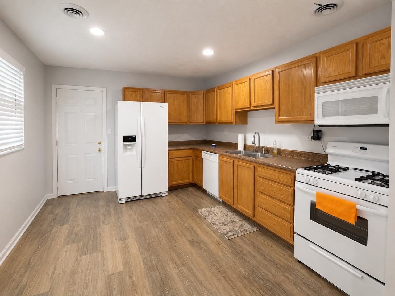10010 Donau Ln - Photo 4 of 7