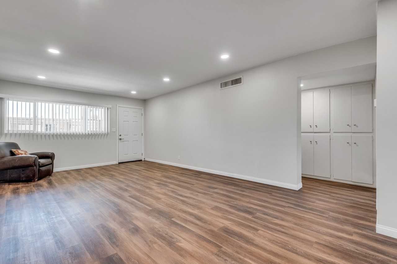 356 E Desert Inn Rd #305 - Photo 3 of 15