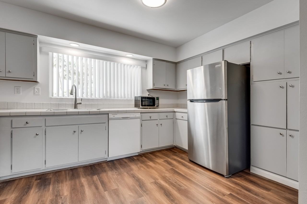 356 E Desert Inn Rd #305 - Photo 5 of 15