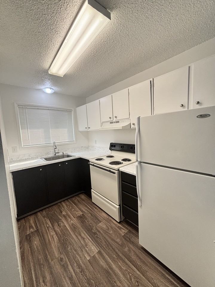 1200 E Powell Blvd #10 - Photo 5 of 18