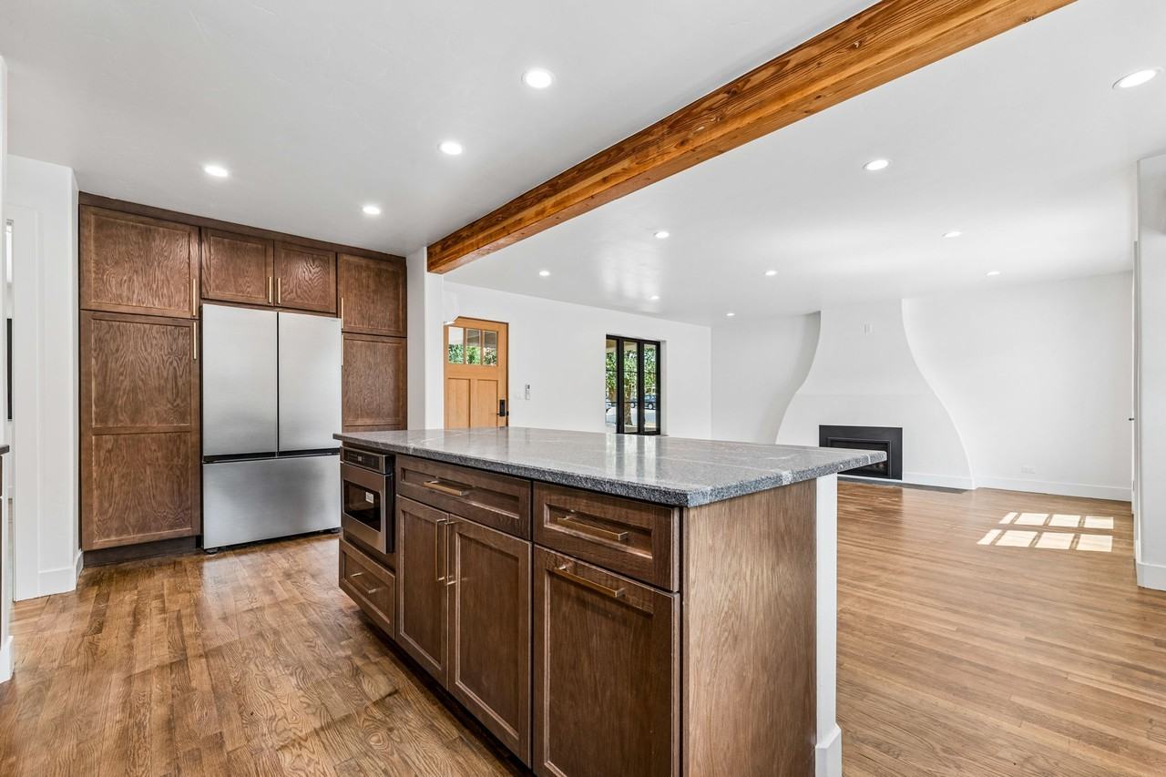 669 E 8th Ave #1 - Photo 5 of 21