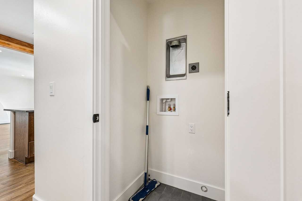 669 E 8th Ave #1 - Photo 6 of 21