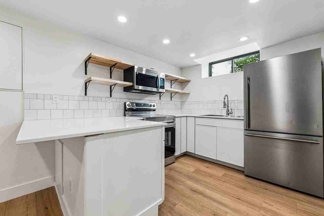 669 E 8th Ave #2 - Photo 4 of 20