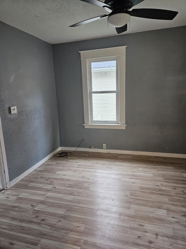302 7th Ave - Photo 3 of 13
