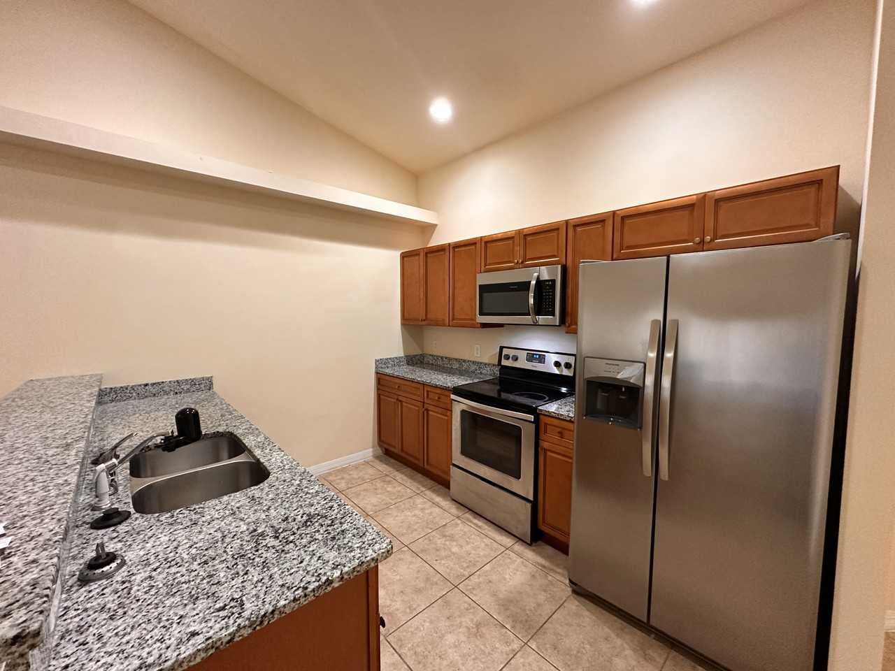 728 Se 4th Ter - Photo 2 of 19