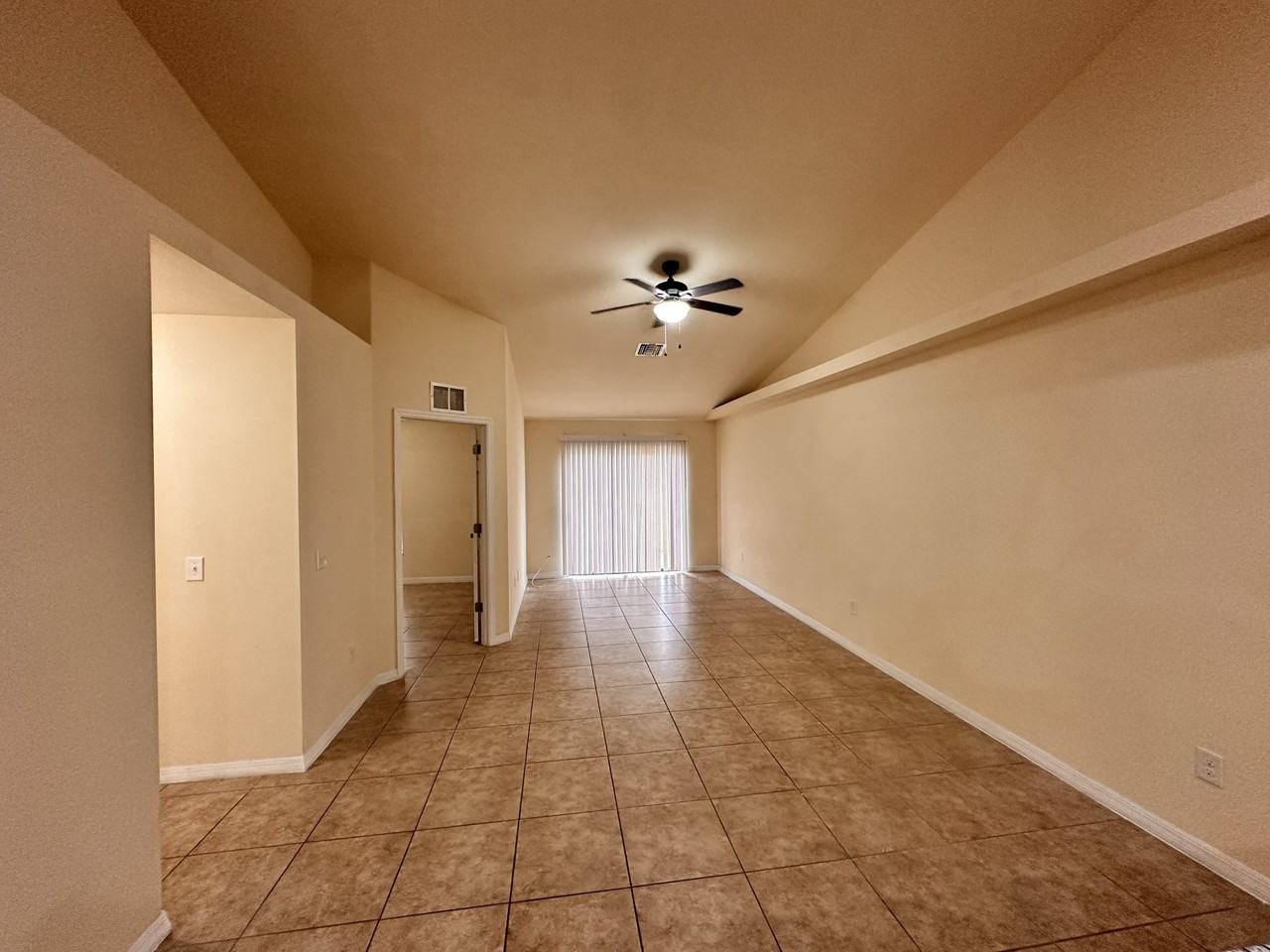 728 Se 4th Ter - Photo 3 of 19