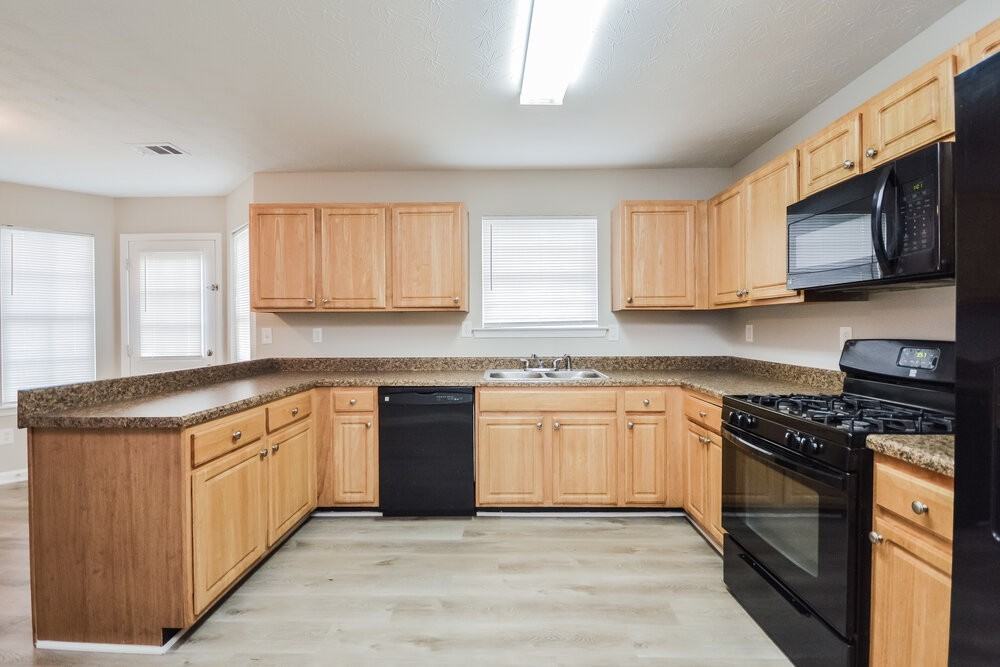 95 Hazelhurst Dr - Photo 6 of 17