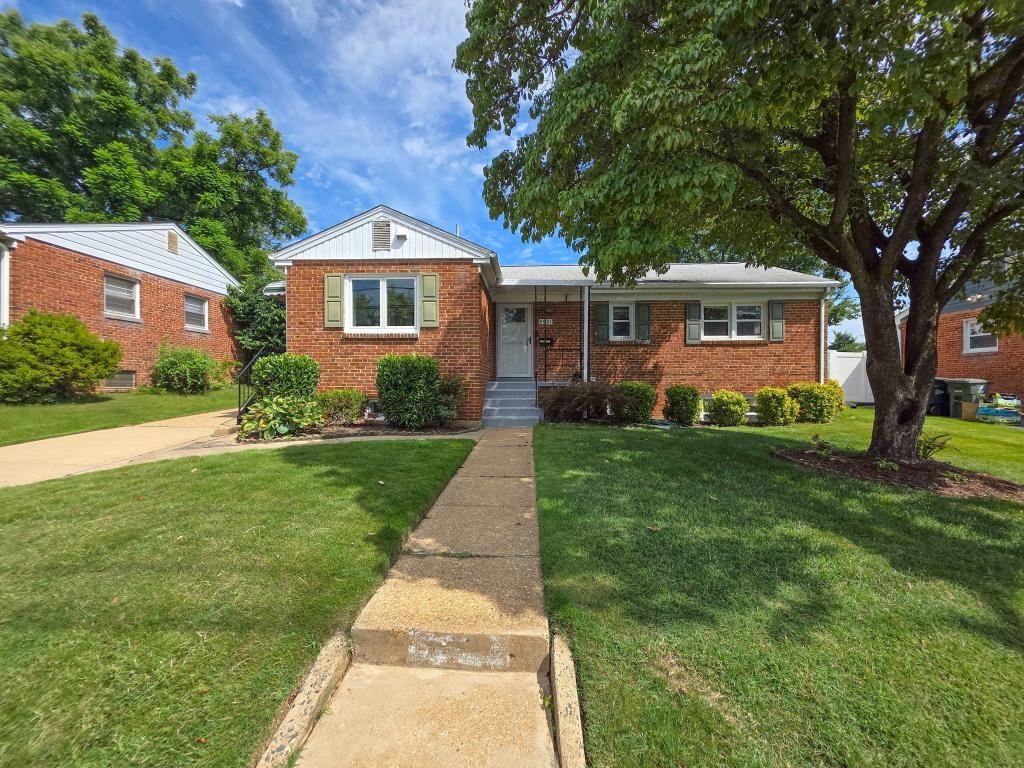 5921 Arlington Blvd - Photo 3 of 50