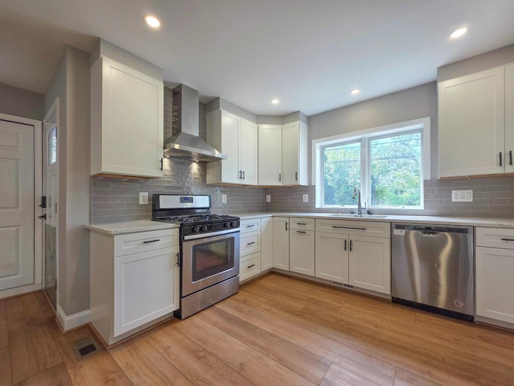 5921 Arlington Blvd - Photo 7 of 50