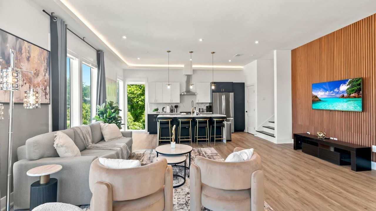 1733 N Fitzhugh Ave #1226740P - Photo 4 of 31