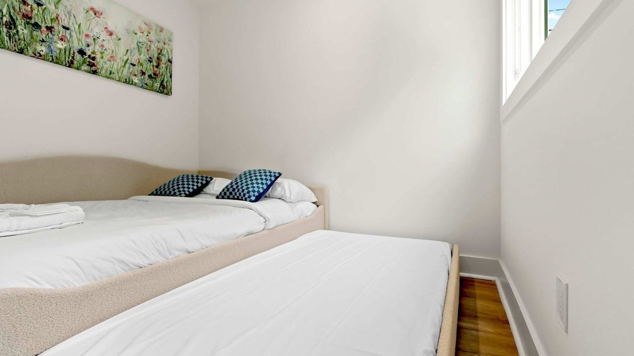 1733 N Fitzhugh Ave #1226740P - Photo 7 of 31