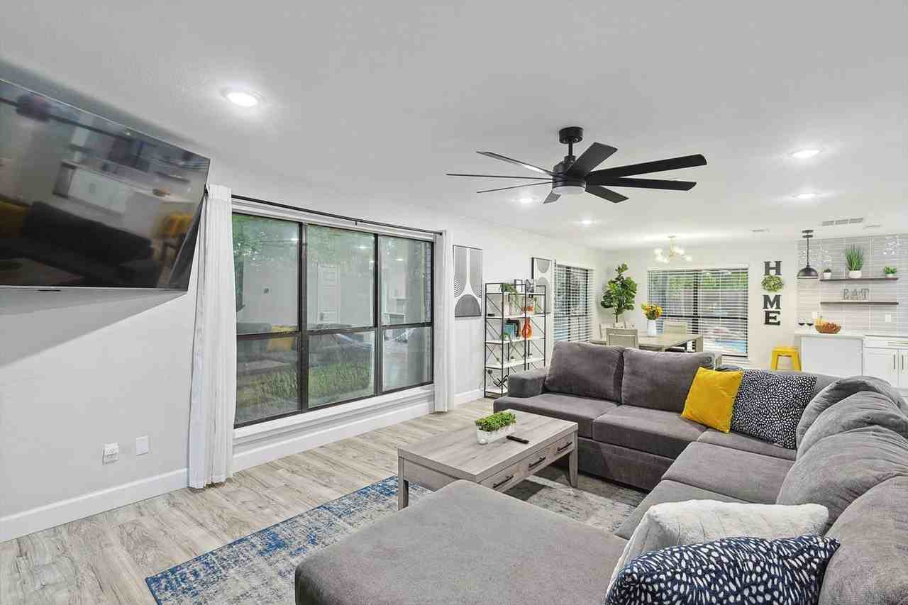 1101 Homestead St #1514794P - Photo 3 of 37