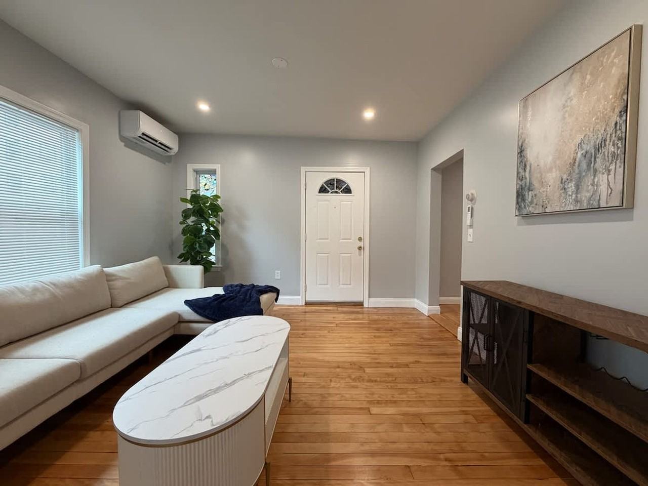 16 Gates St #1593920P - Photo 2 of 14