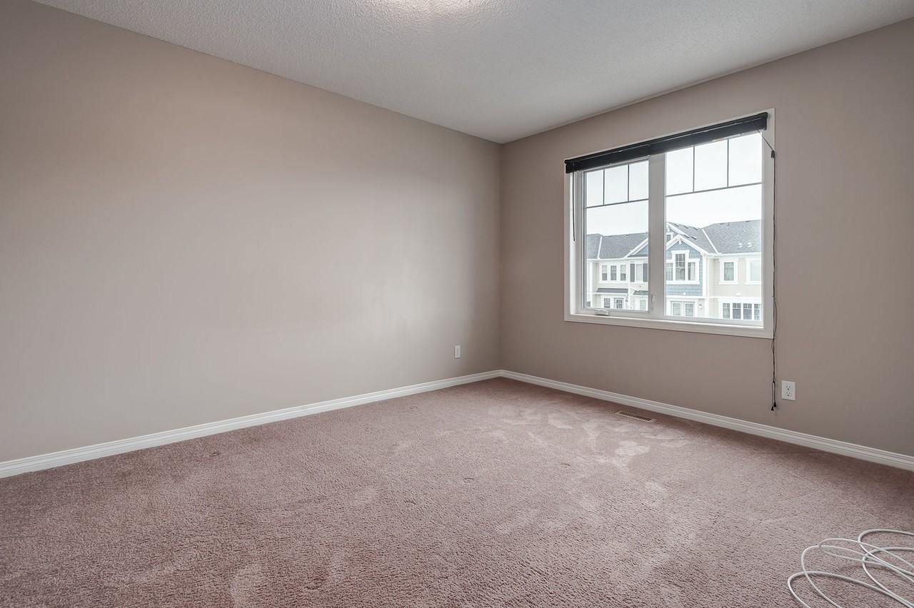 308 Windstone Gdns Sw - Photo 3 of 25