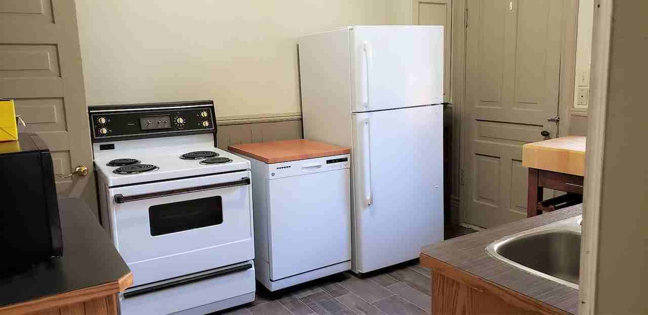 334 15 Ave Sw - Photo 2 of 14