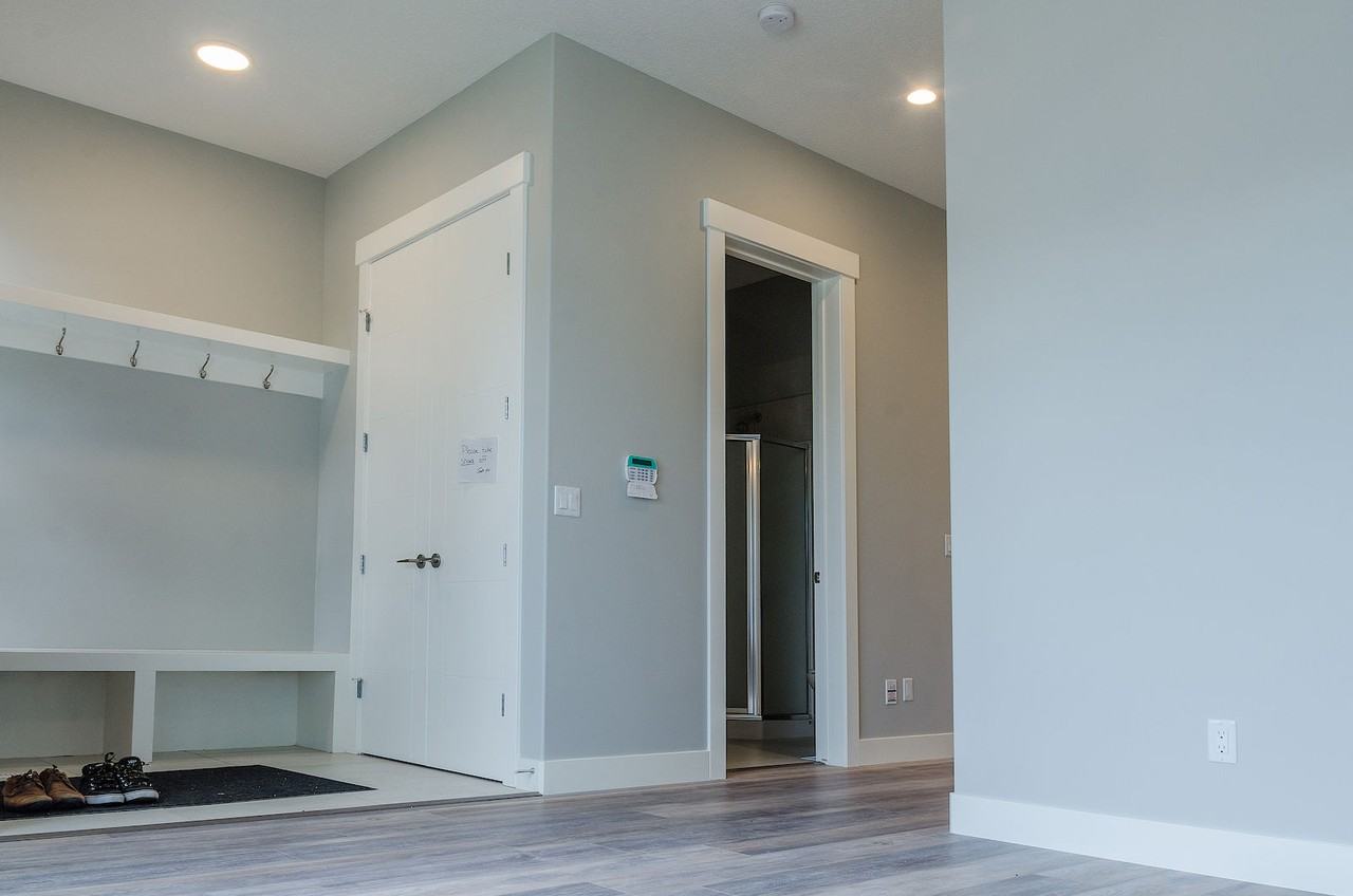 1218 20 Ave Nw - Photo 2 of 17