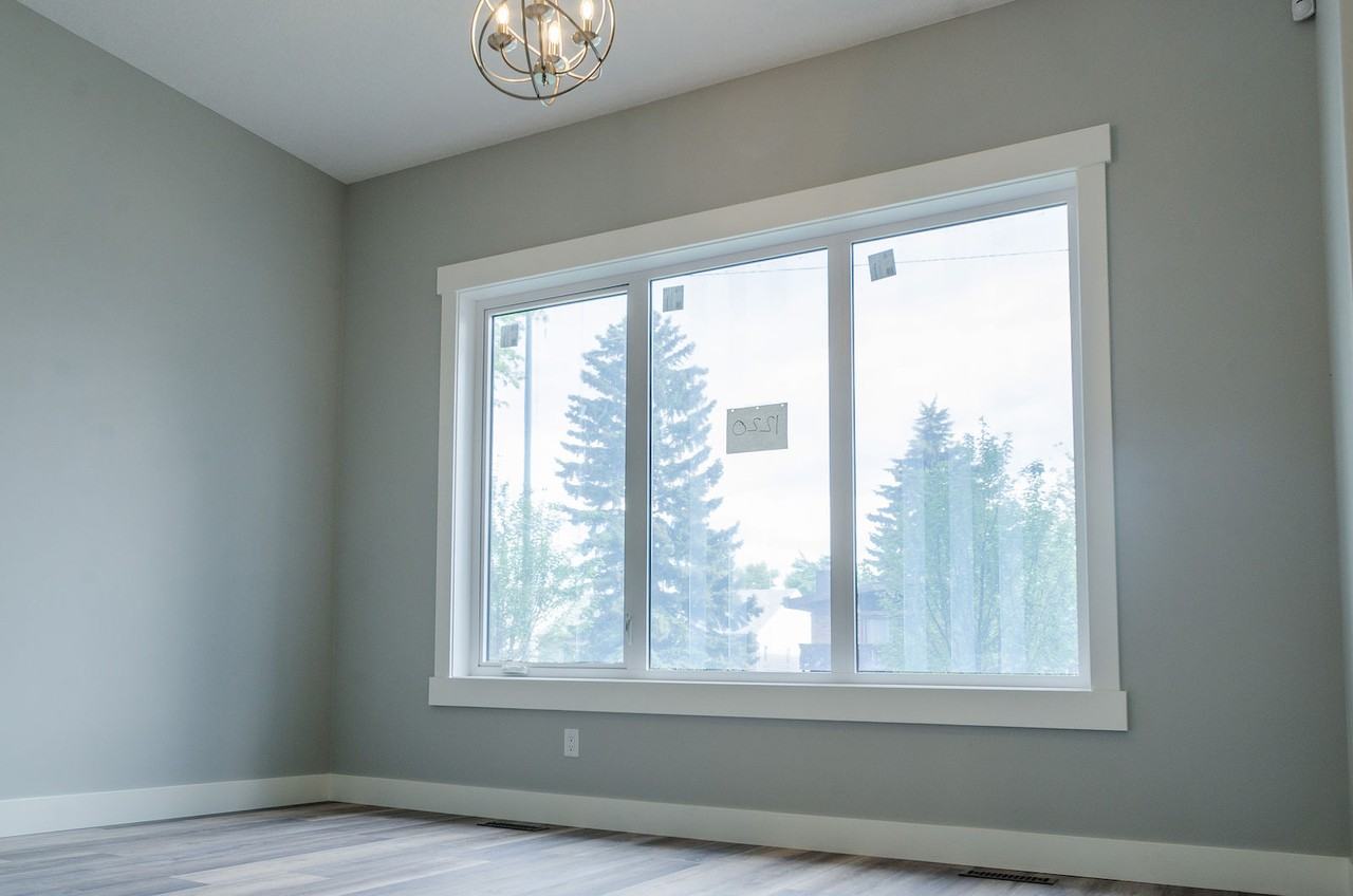 1218 20 Ave Nw - Photo 3 of 17