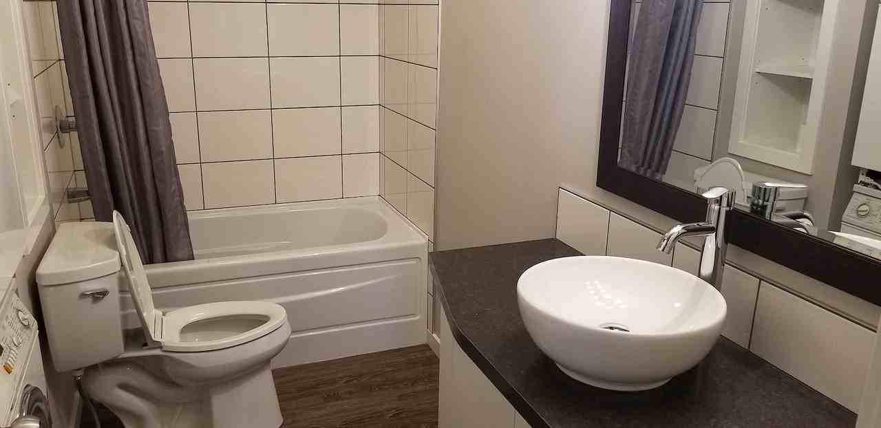 7617 21 St Se - Photo 2 of 10