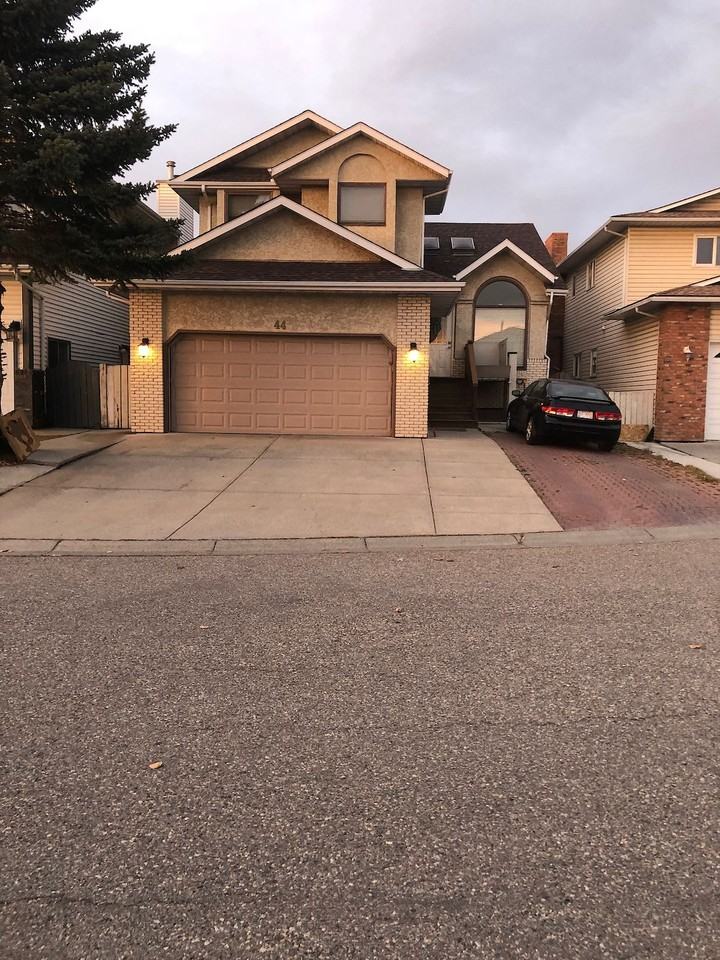 44 Marlyn Crt Ne