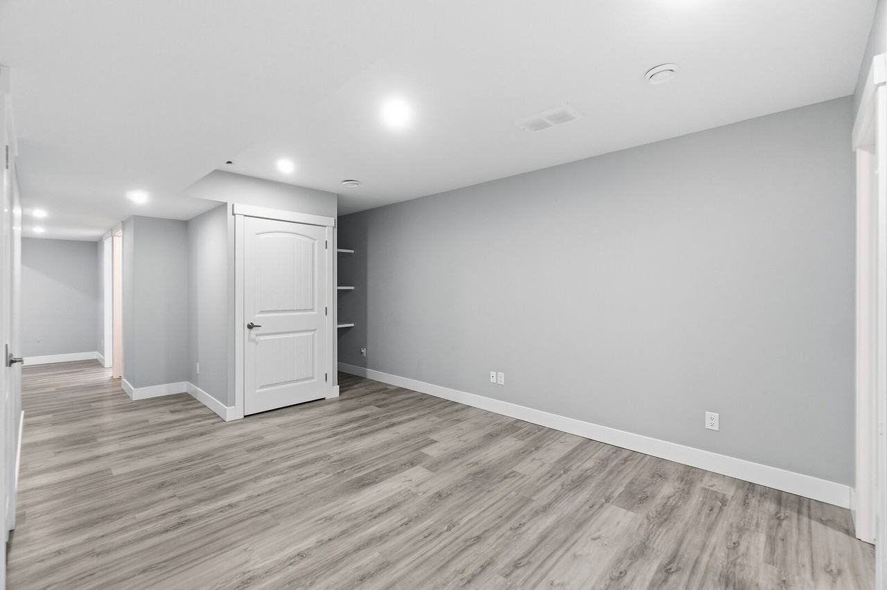 12938 70 St Nw - Photo 7 of 10