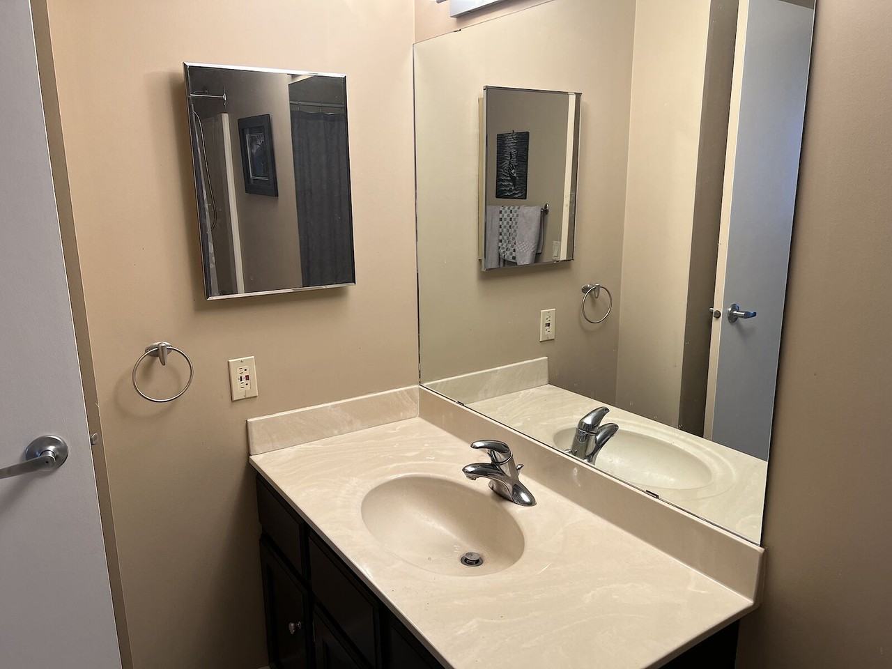 145 Riverside Towers I - Photo 6 of 31
