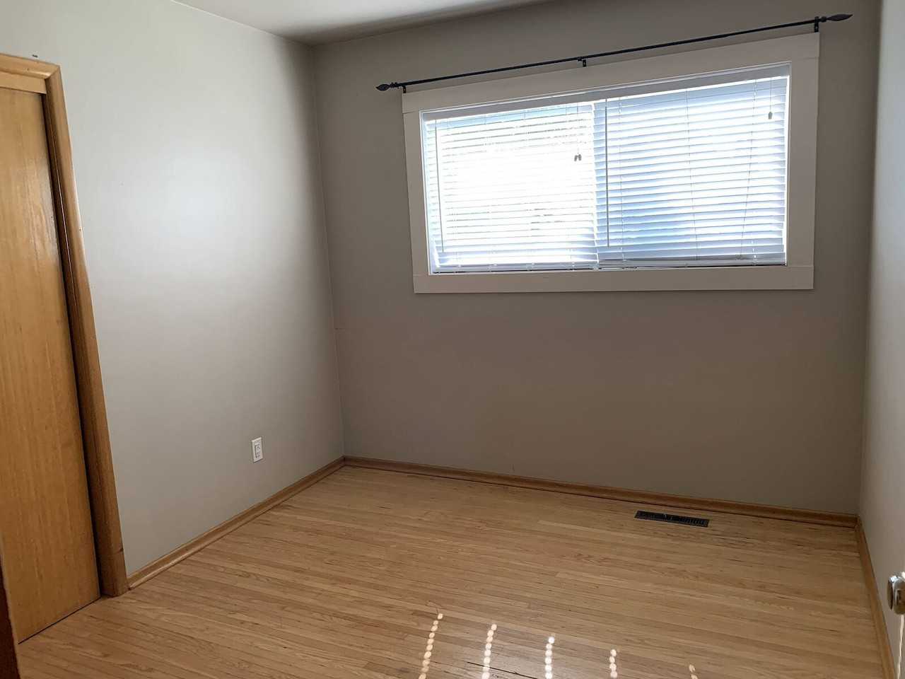 7505 105a St Nw - Photo 4 of 18