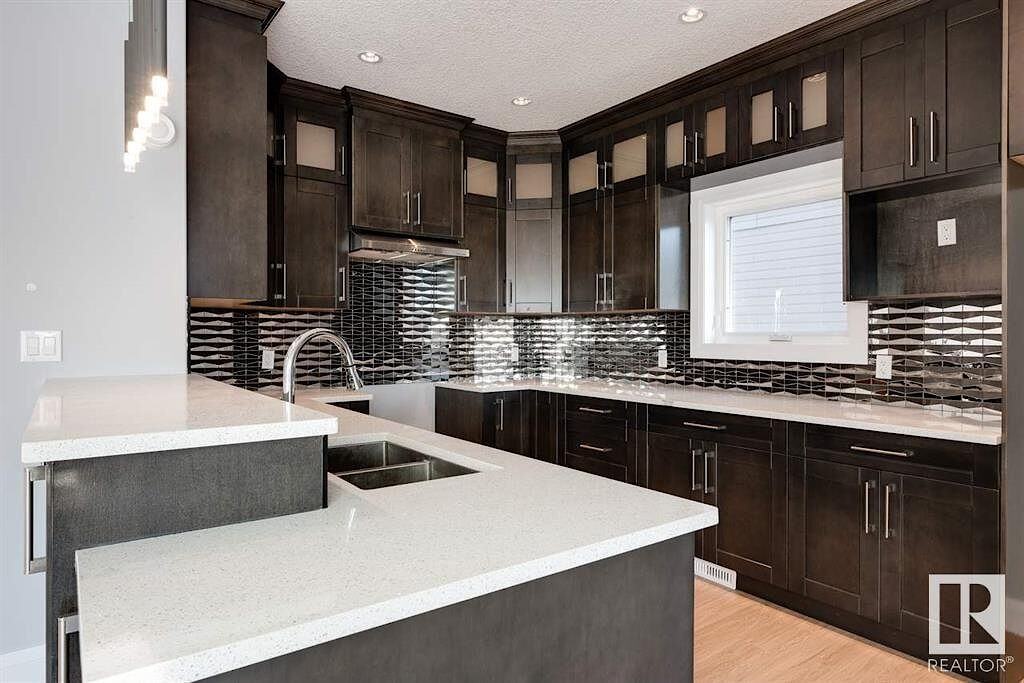 11167 62 Ave Nw - Photo 6 of 20