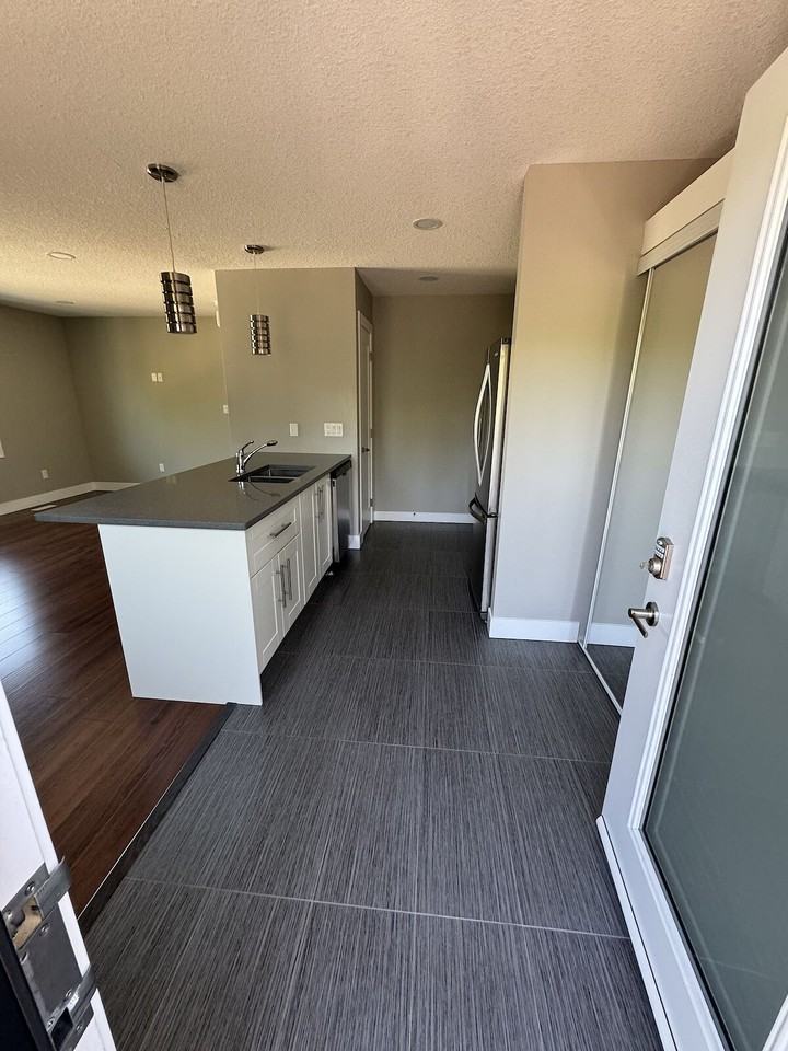 7219 G - 7219 112 Street Northwest - Photo 6 of 18