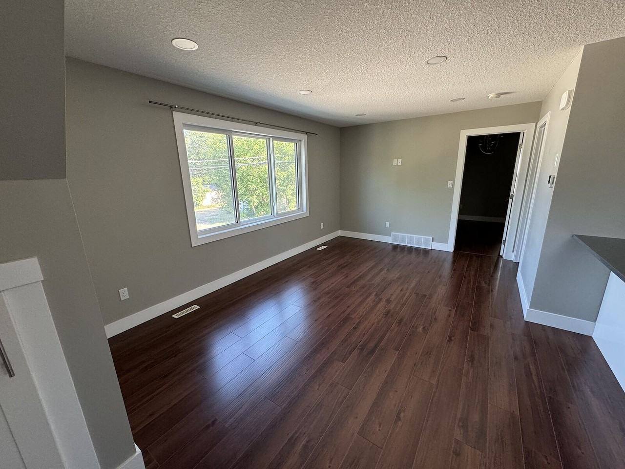 7219 G - 7219 112 Street Northwest - Photo 7 of 18
