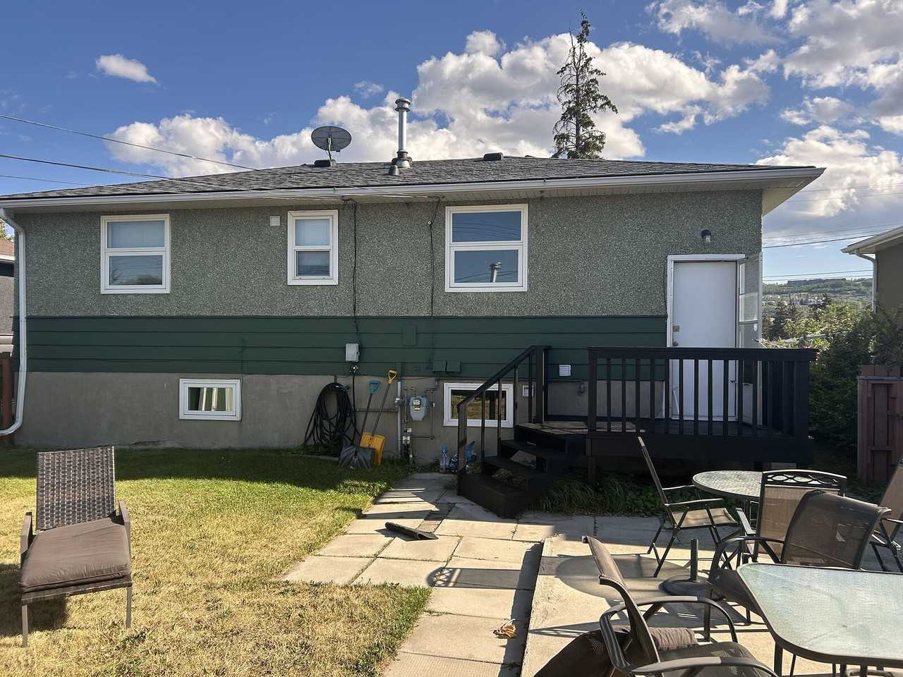 6340 33 Ave Nw - Photo 3 of 16