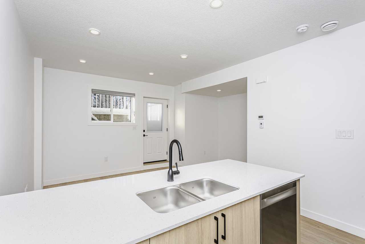 11728 109 Ave Nw - Photo 2 of 17