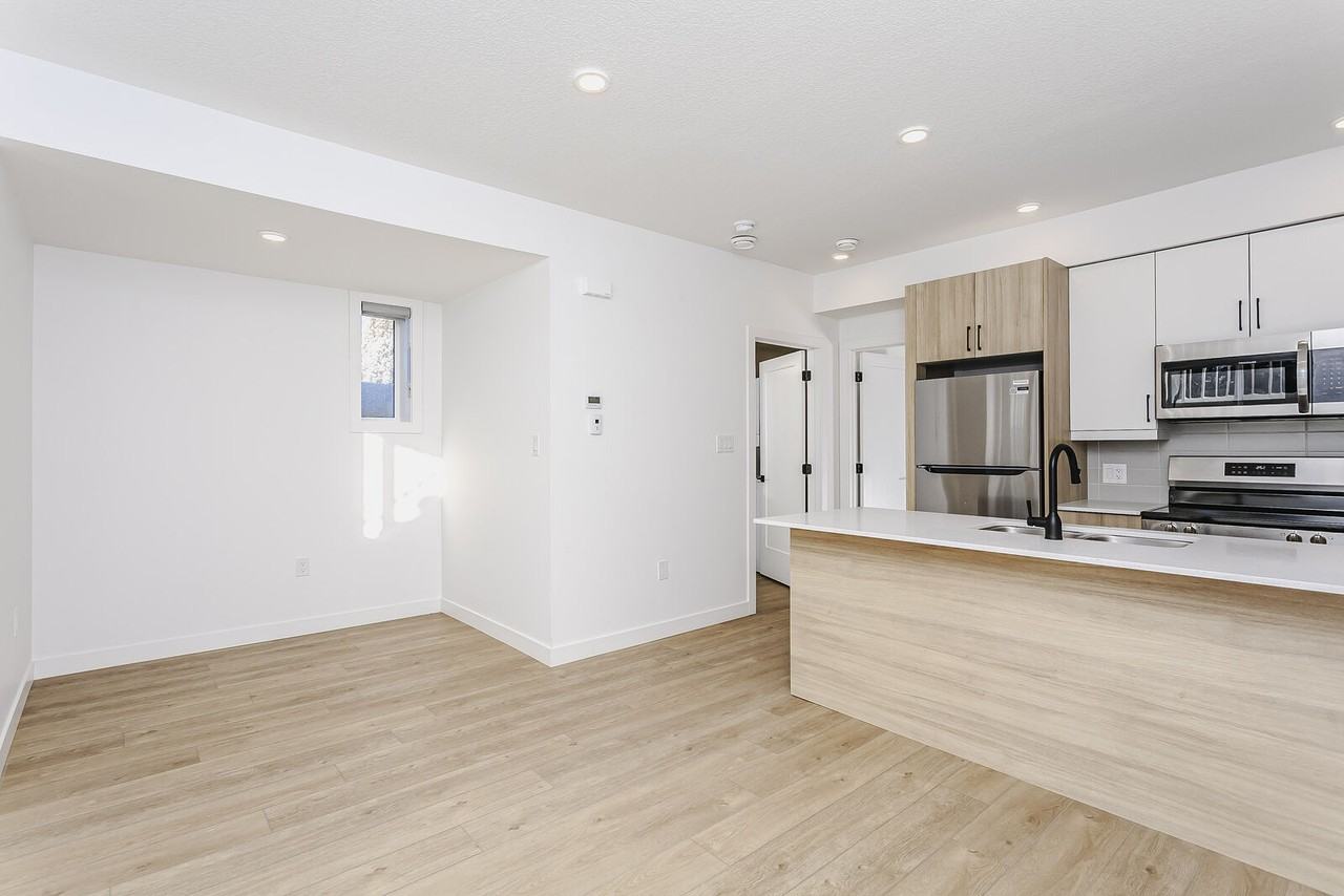 11728 109 Ave Nw - Photo 4 of 17