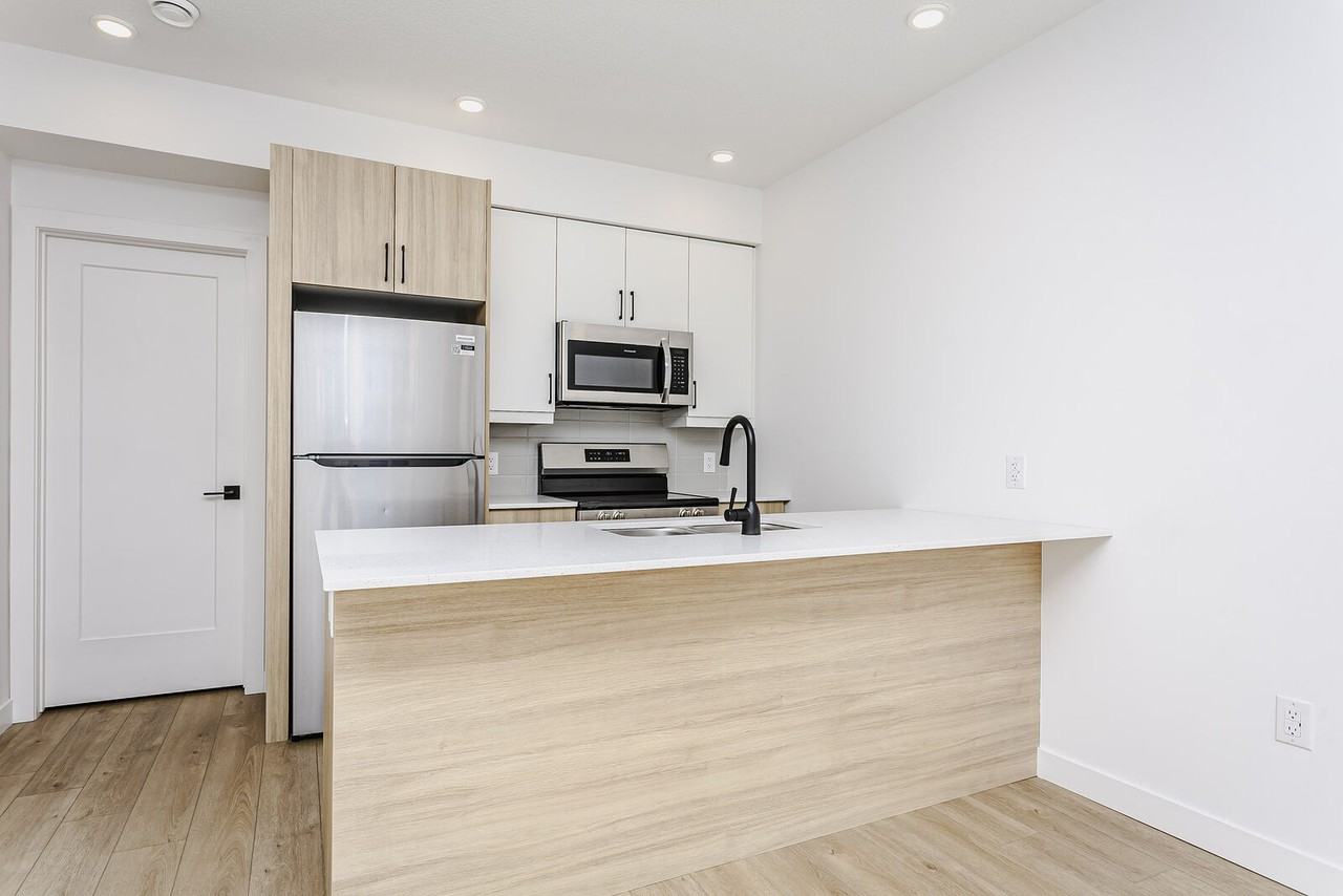 11728 109 Ave Nw - Photo 5 of 17