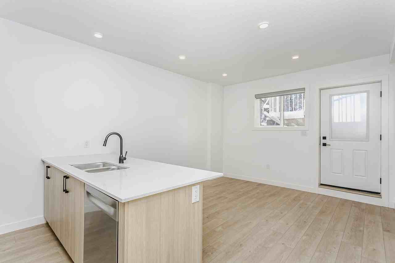 11728 109 Ave Nw - Photo 6 of 17